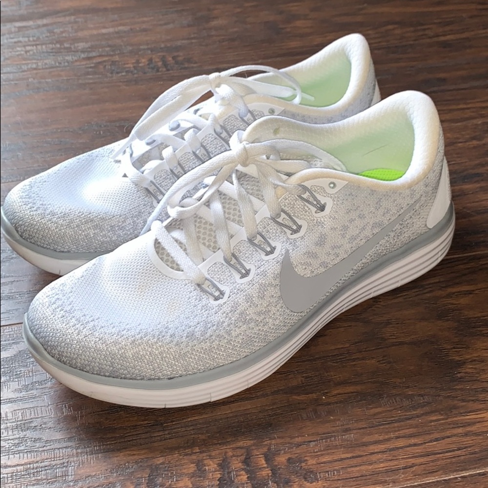 NIKE SNEAKERS